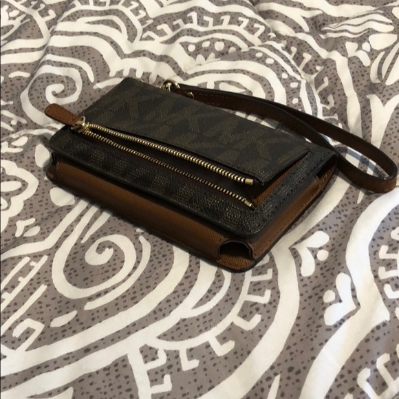 Michael Kors Brown Jet Set Travel Wristlet - Picture 4 of 4